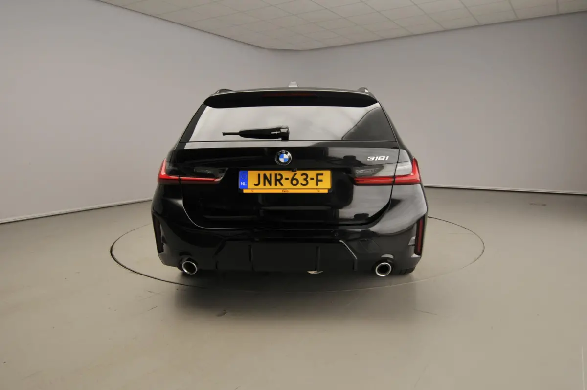 318i | M-Sportpakket | LED | Leder | Navigatie | Panoramadak | Trekhaak | Sportstoelen | DAB | Alu 18 inch