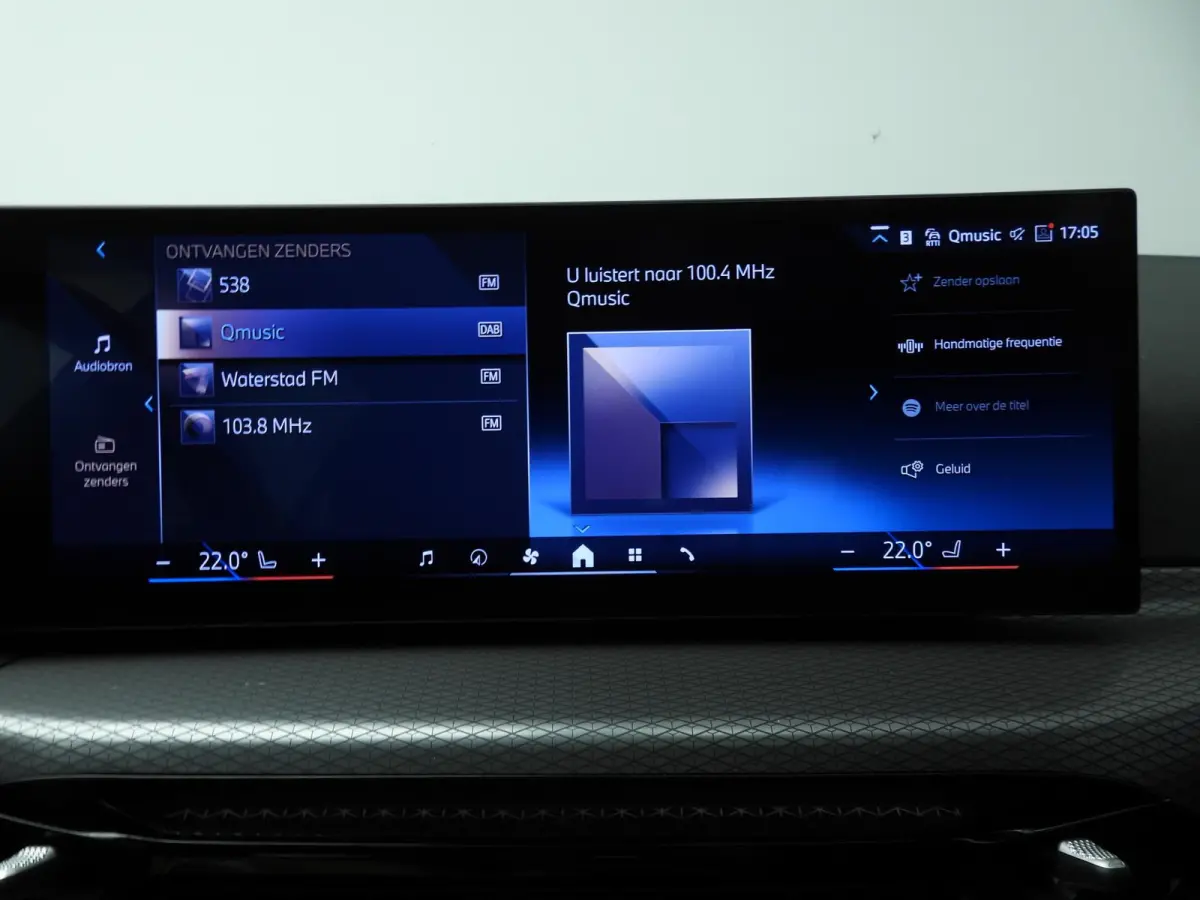 318i | M-Sportpakket | LED | Leder | Navigatie | Panoramadak | Trekhaak | Sportstoelen | DAB | Alu 18 inch