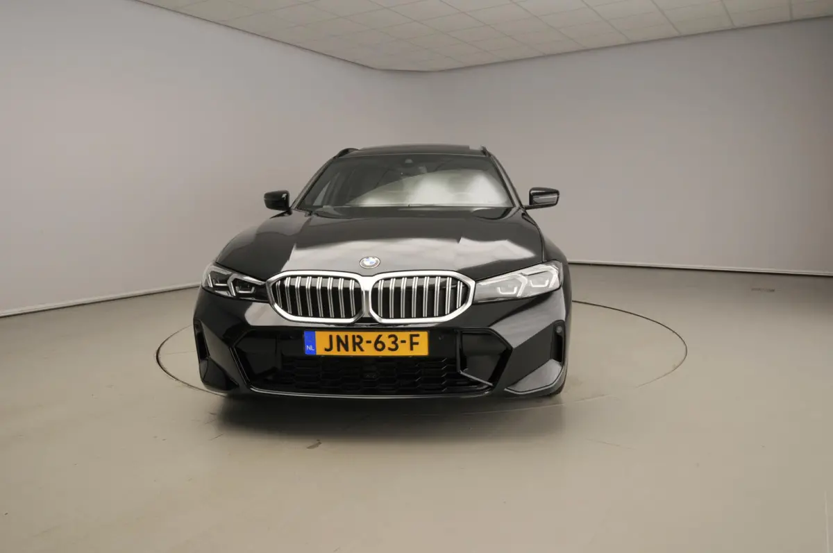 318i | M-Sportpakket | LED | Leder | Navigatie | Panoramadak | Trekhaak | Sportstoelen | DAB | Alu 18 inch