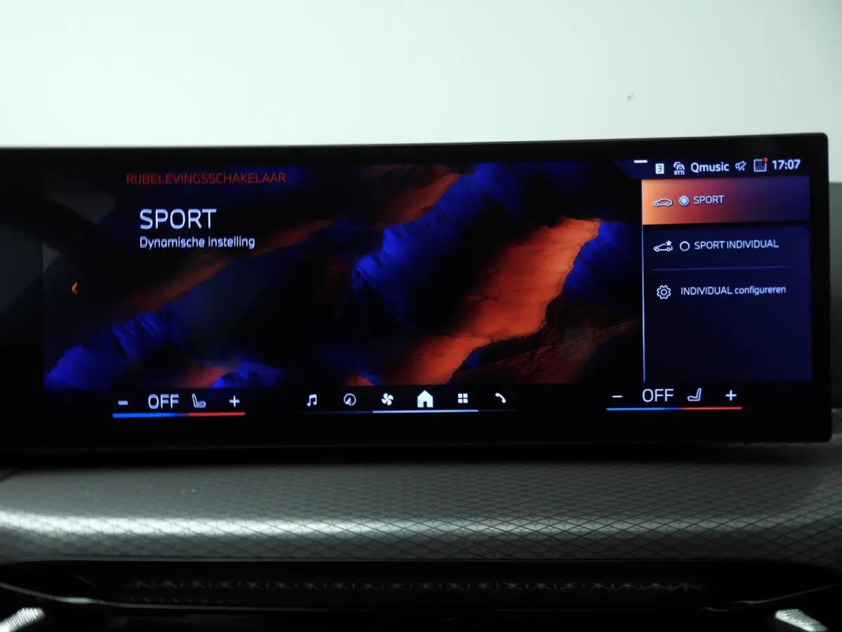 318i | M-Sportpakket | LED | Leder | Navigatie | Panoramadak | Trekhaak | Sportstoelen | DAB | Alu 18 inch
