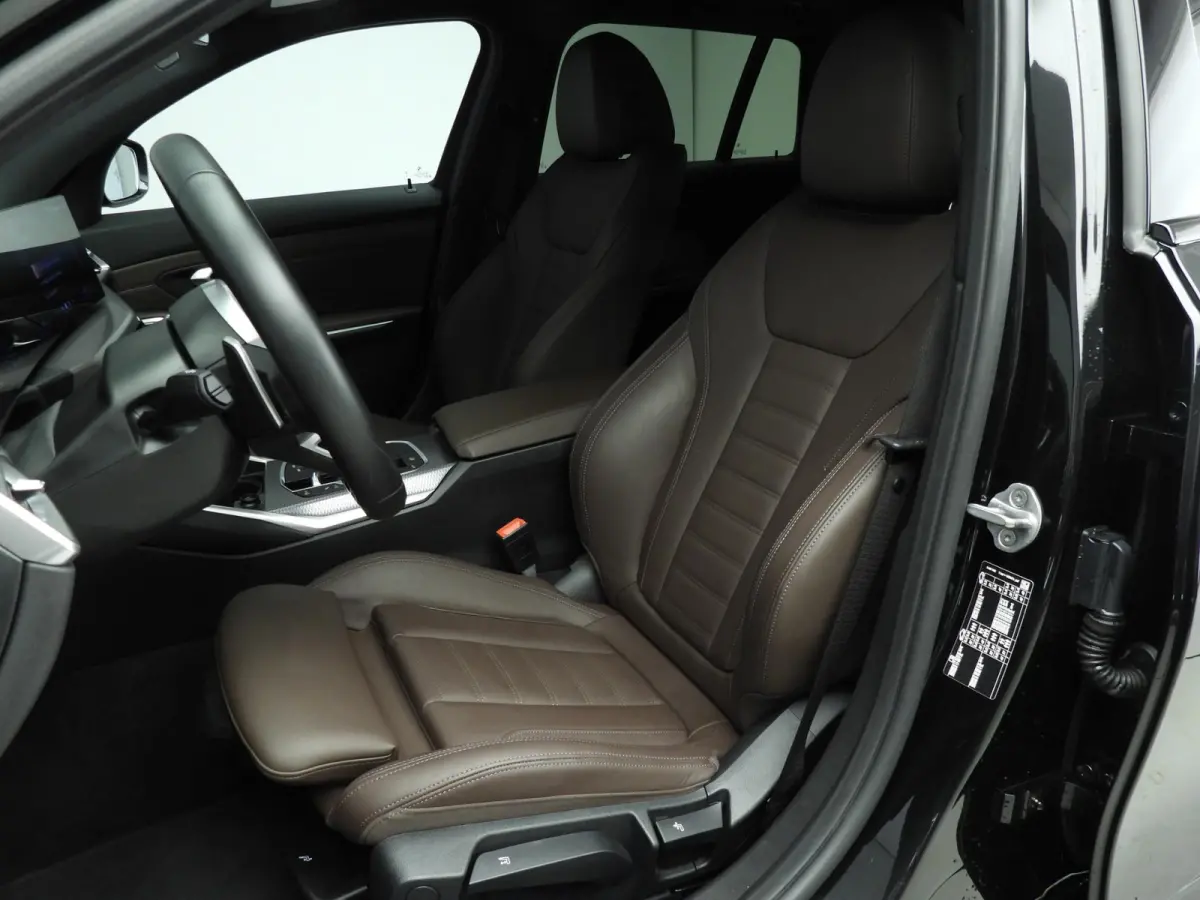 318i | M-Sportpakket | LED | Leder | Navigatie | Panoramadak | Trekhaak | Sportstoelen | DAB | Alu 18 inch