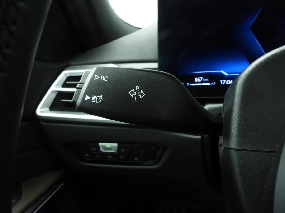 318i | M-Sportpakket | LED | Leder | Navigatie | Panoramadak | Trekhaak | Sportstoelen | DAB | Alu 18 inch