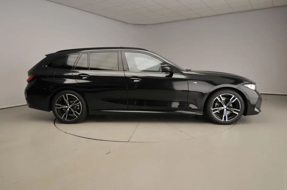 318i | M-Sportpakket | LED | Leder | Navigatie | Panoramadak | Trekhaak | Sportstoelen | DAB | Alu 18 inch