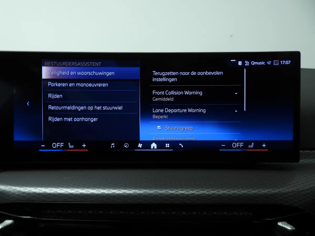 318i | M-Sportpakket | LED | Leder | Navigatie | Panoramadak | Trekhaak | Sportstoelen | DAB | Alu 18 inch