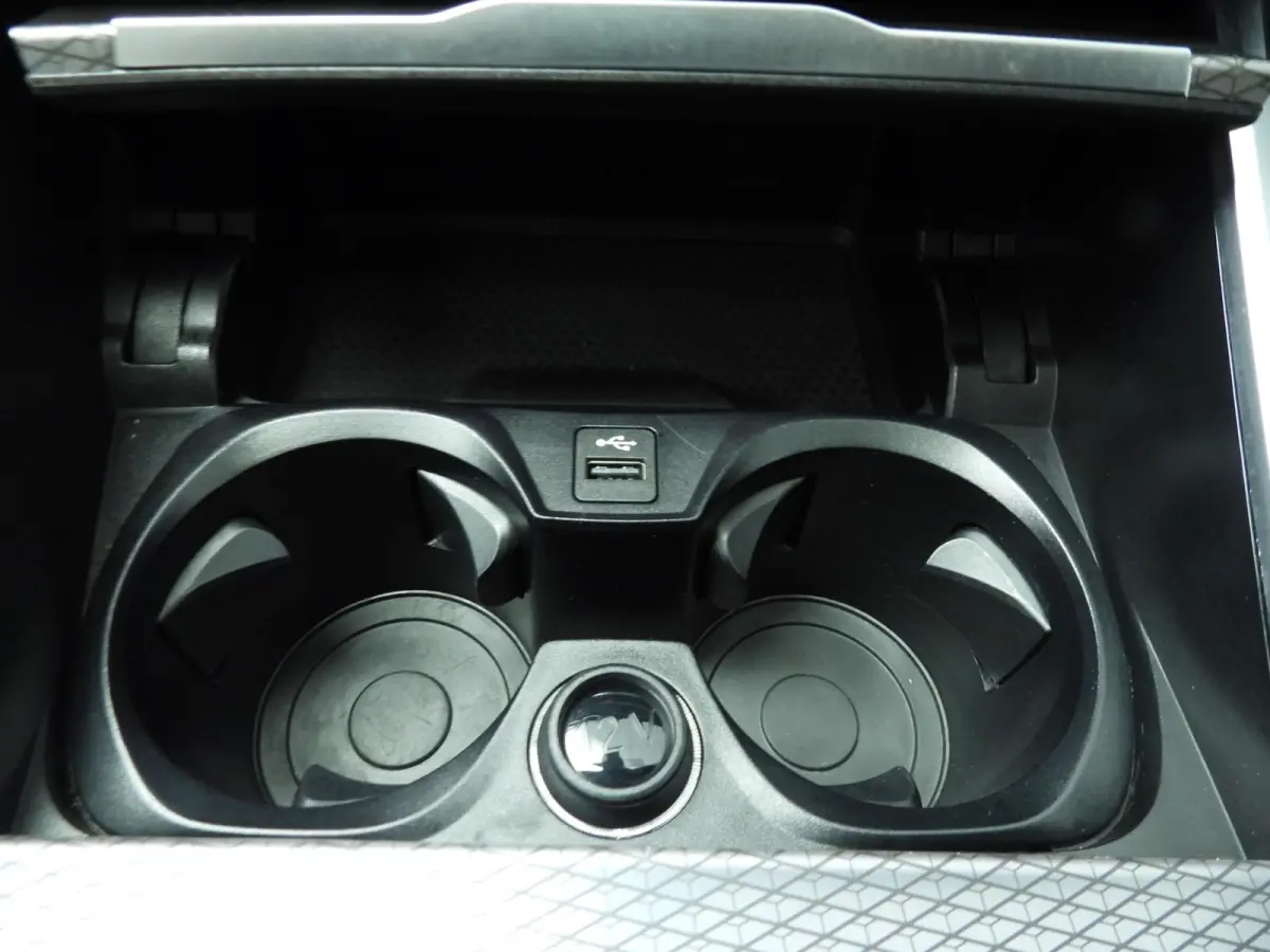 318i | M-Sportpakket | LED | Leder | Navigatie | Panoramadak | Trekhaak | Sportstoelen | DAB | Alu 18 inch