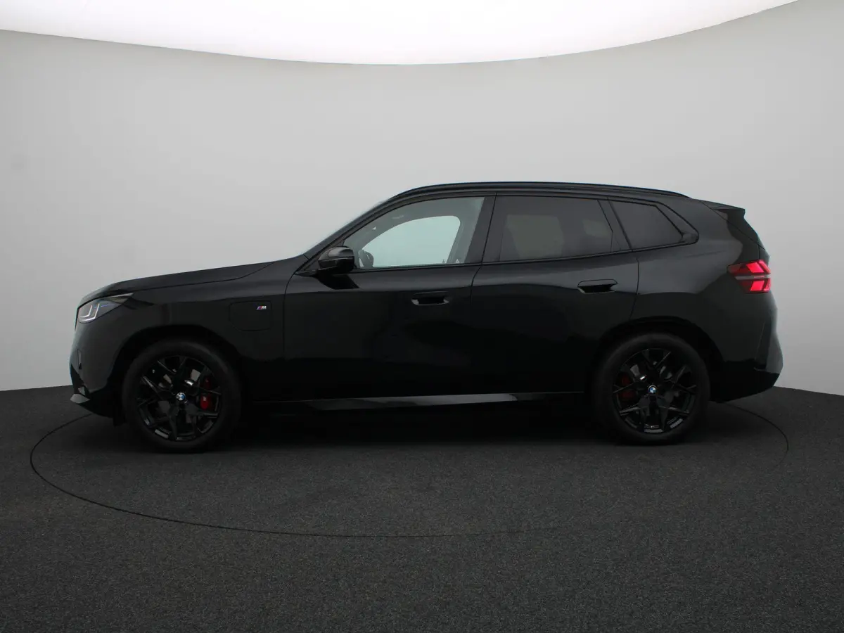30e xDrive M Sportpakket Pro | Premium Pack | Trekhaak | Panoramadak | Elektrisch Verstelbare Sportstoelen | Driving Assistant | Harman Kardon | 19''