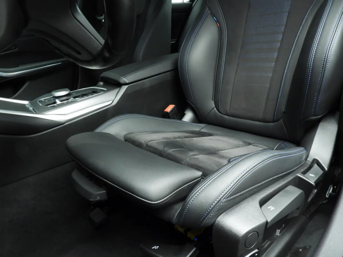 320e | M-Sportpakket | LED | Navigatie | Sportstoelen | Stoelverwarming | Shadow line | DAB | Alu 18 inch