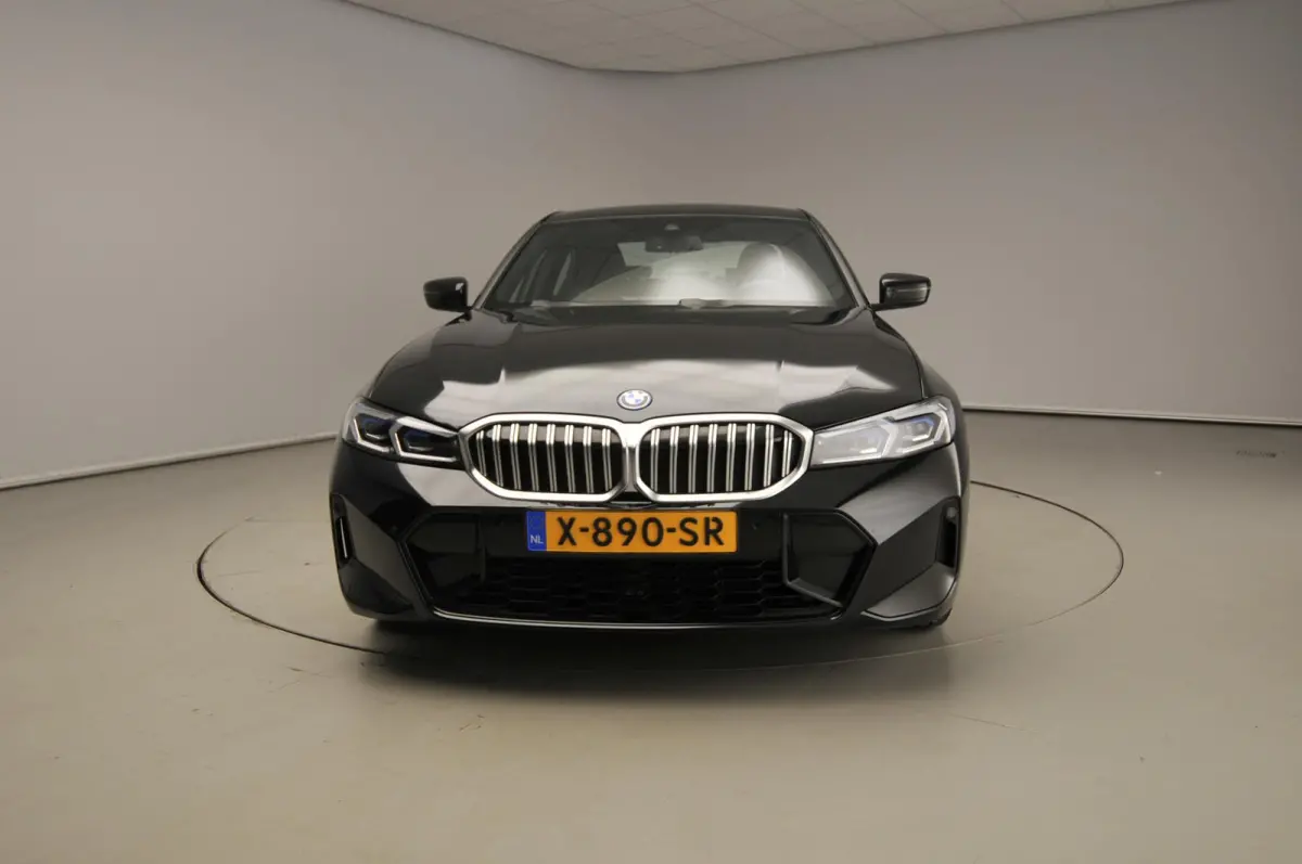 320e | M-Sportpakket | LED | Navigatie | Sportstoelen | Stoelverwarming | Shadow line | DAB | Alu 18 inch