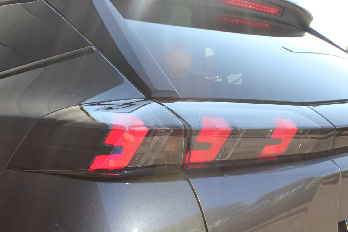 1.2 PureTech GT | Navigatie | Camera | Apple carplay | Full LED | NL auto | Parkeersensoren |