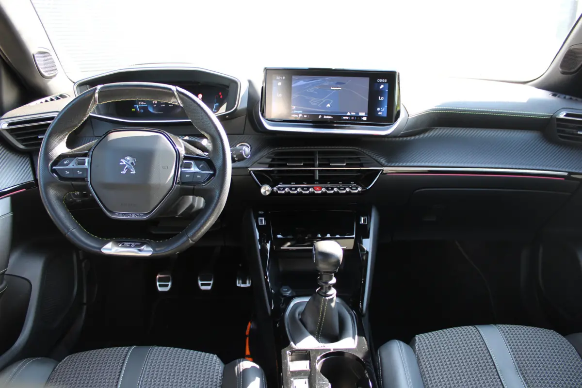 1.2 PureTech GT | Navigatie | Camera | Apple carplay | Full LED | NL auto | Parkeersensoren |