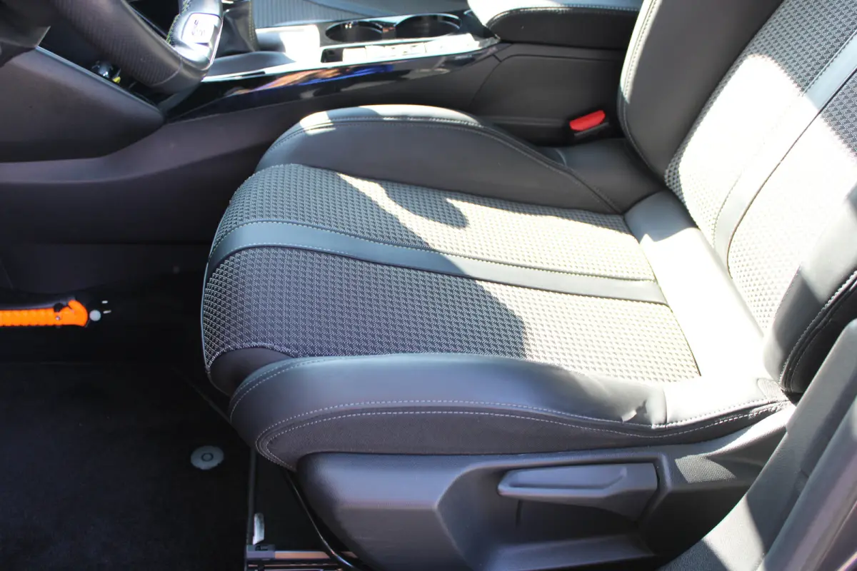 1.2 PureTech GT | Navigatie | Camera | Apple carplay | Full LED | NL auto | Parkeersensoren |