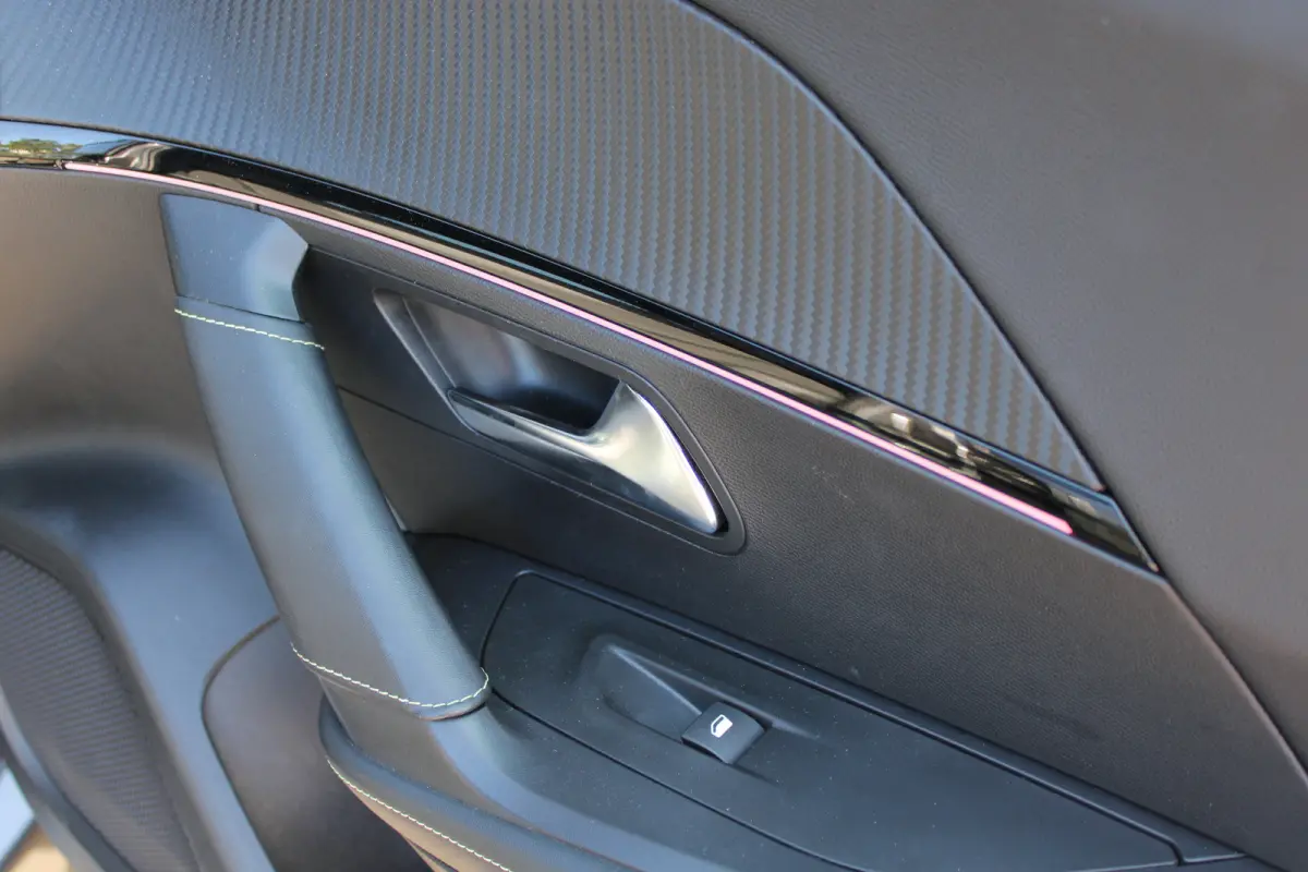 1.2 PureTech GT | Navigatie | Camera | Apple carplay | Full LED | NL auto | Parkeersensoren |