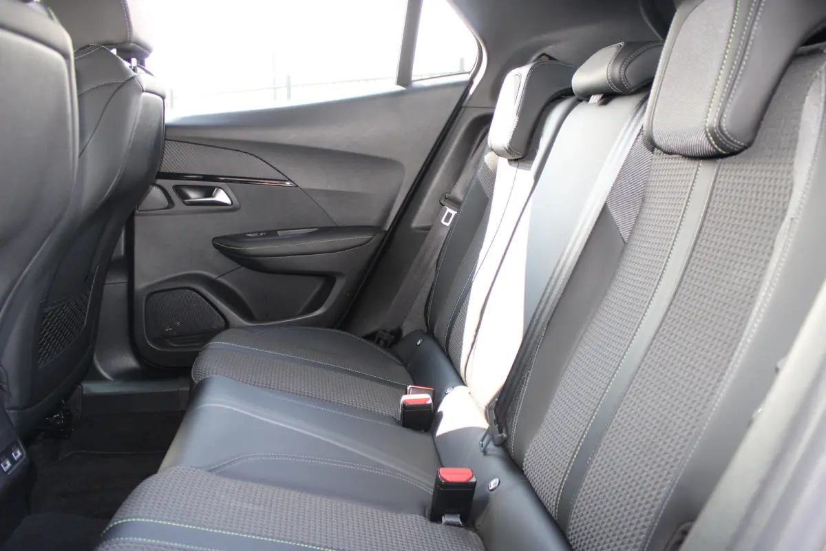 1.2 PureTech GT | Navigatie | Camera | Apple carplay | Full LED | NL auto | Parkeersensoren |