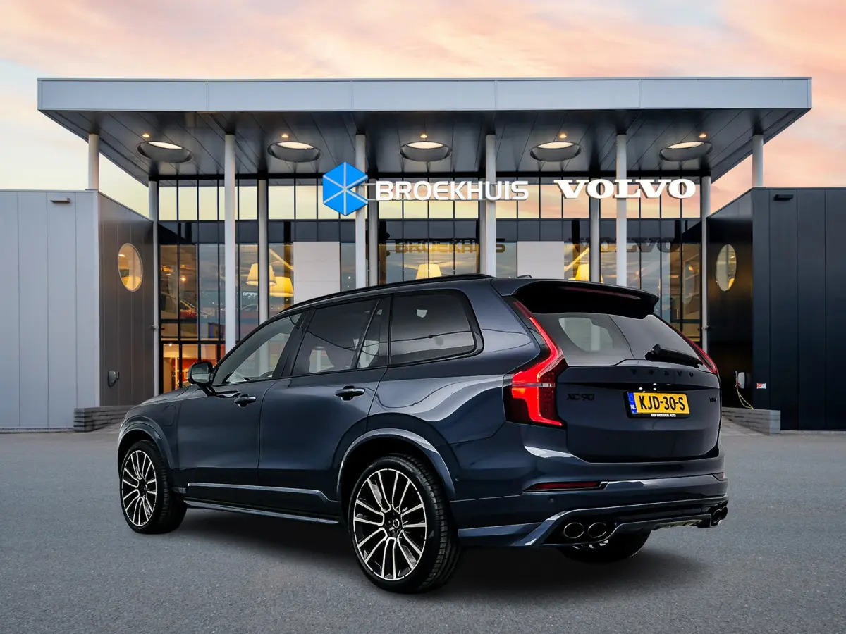 T8 Ultra Black Edition Executive | 22" | Gelaagd & Getint Glas | Geintegreerd kinderzitje | Luchtvering | Geventileerd Nappa | Bowers & Wilkins | Stoelmassage | Panoramadak | Head-Up | 360 C
