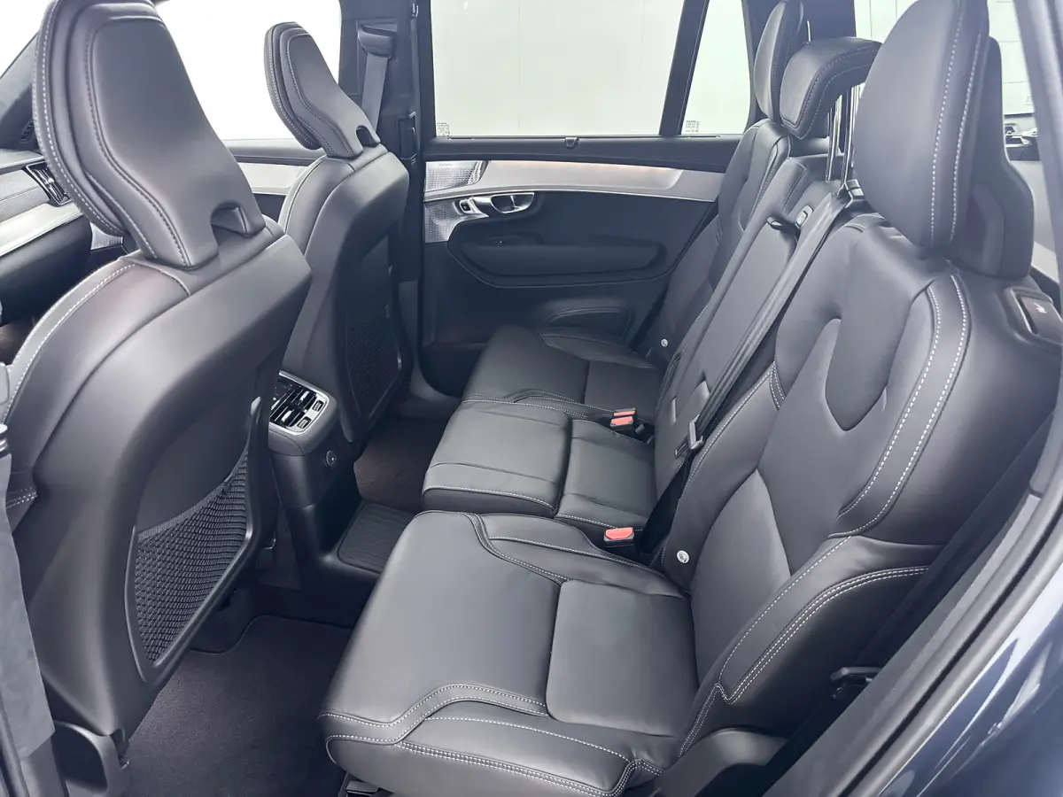 T8 Ultra Black Edition Executive | 22" | Gelaagd & Getint Glas | Geintegreerd kinderzitje | Luchtvering | Geventileerd Nappa | Bowers & Wilkins | Stoelmassage | Panoramadak | Head-Up | 360 C