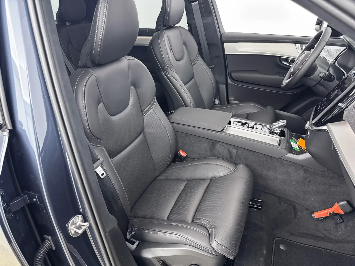 T8 Ultra Black Edition Executive | 22" | Gelaagd & Getint Glas | Geintegreerd kinderzitje | Luchtvering | Geventileerd Nappa | Bowers & Wilkins | Stoelmassage | Panoramadak | Head-Up | 360 C