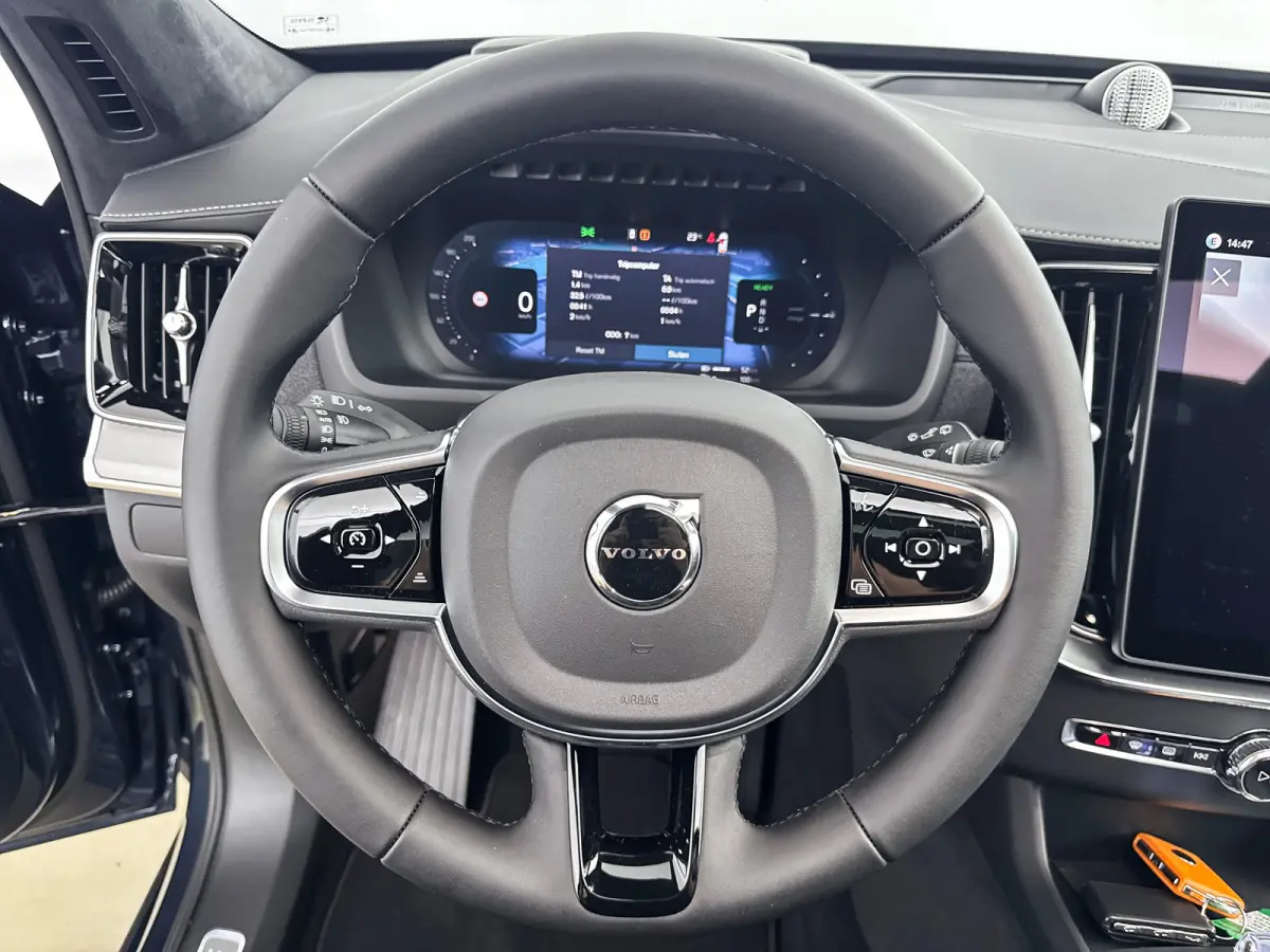 T8 Ultra Black Edition Executive | 22" | Gelaagd & Getint Glas | Geintegreerd kinderzitje | Luchtvering | Geventileerd Nappa | Bowers & Wilkins | Stoelmassage | Panoramadak | Head-Up | 360 C
