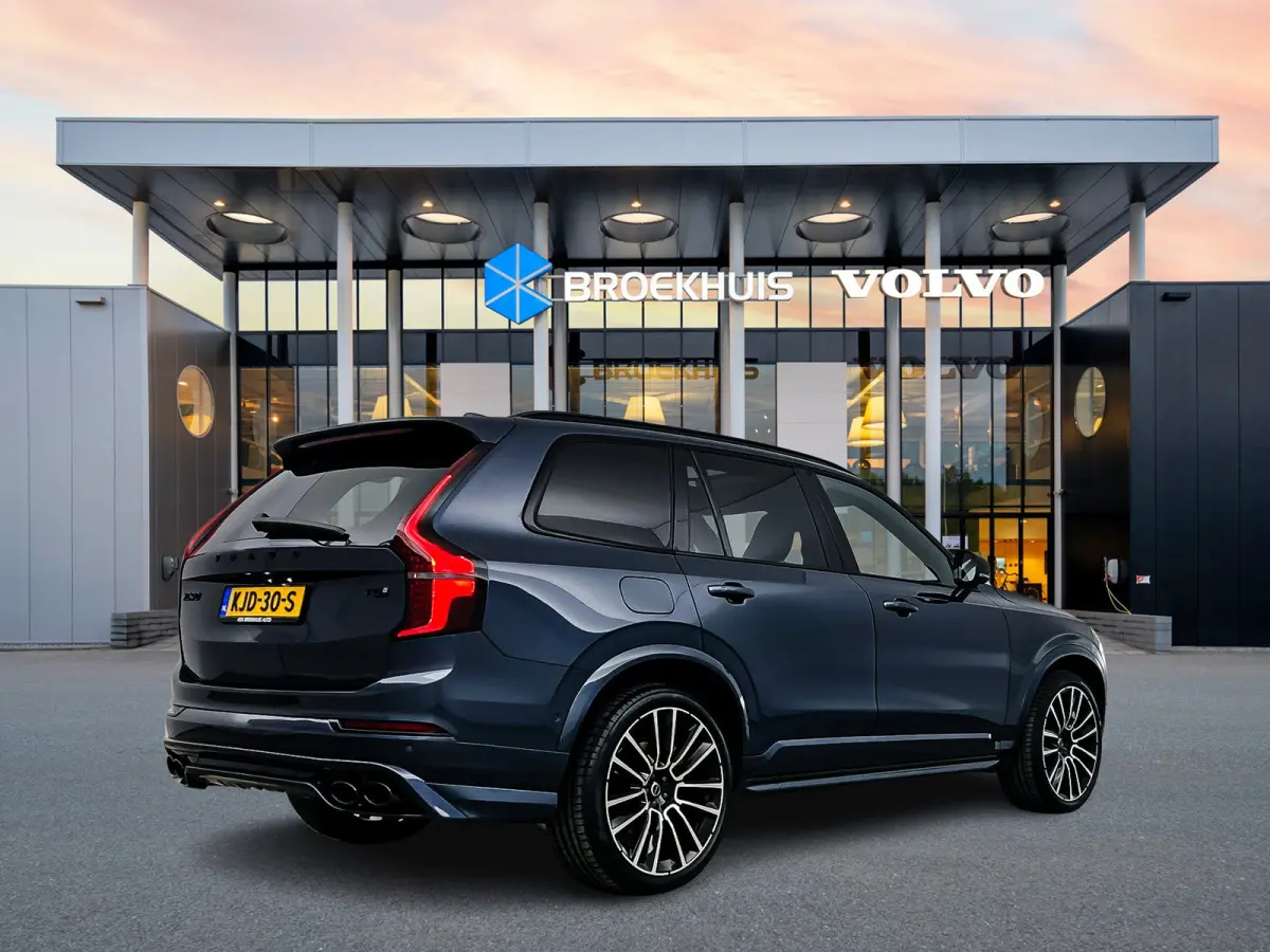 T8 Ultra Black Edition Executive | 22" | Gelaagd & Getint Glas | Geintegreerd kinderzitje | Luchtvering | Geventileerd Nappa | Bowers & Wilkins | Stoelmassage | Panoramadak | Head-Up | 360 C