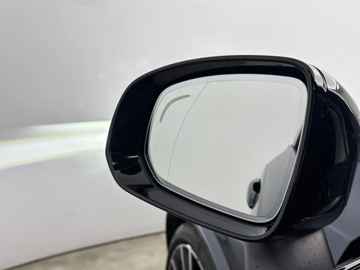 T8 Ultra Black Edition Executive | 22" | Gelaagd & Getint Glas | Geintegreerd kinderzitje | Luchtvering | Geventileerd Nappa | Bowers & Wilkins | Stoelmassage | Panoramadak | Head-Up | 360 C