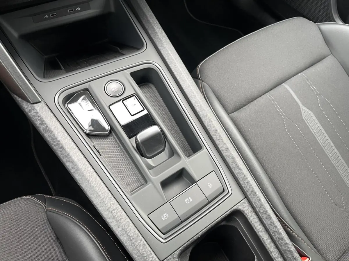 1.5 eTSI Business Edition Plus AUT. SPORT-STOELEN|SFEERVERLICHTING|CARPLAY|CAMERA|KEYLESS|DEALER ONDERHOUDEN|GARANTIE TOT DECEMBER 2027