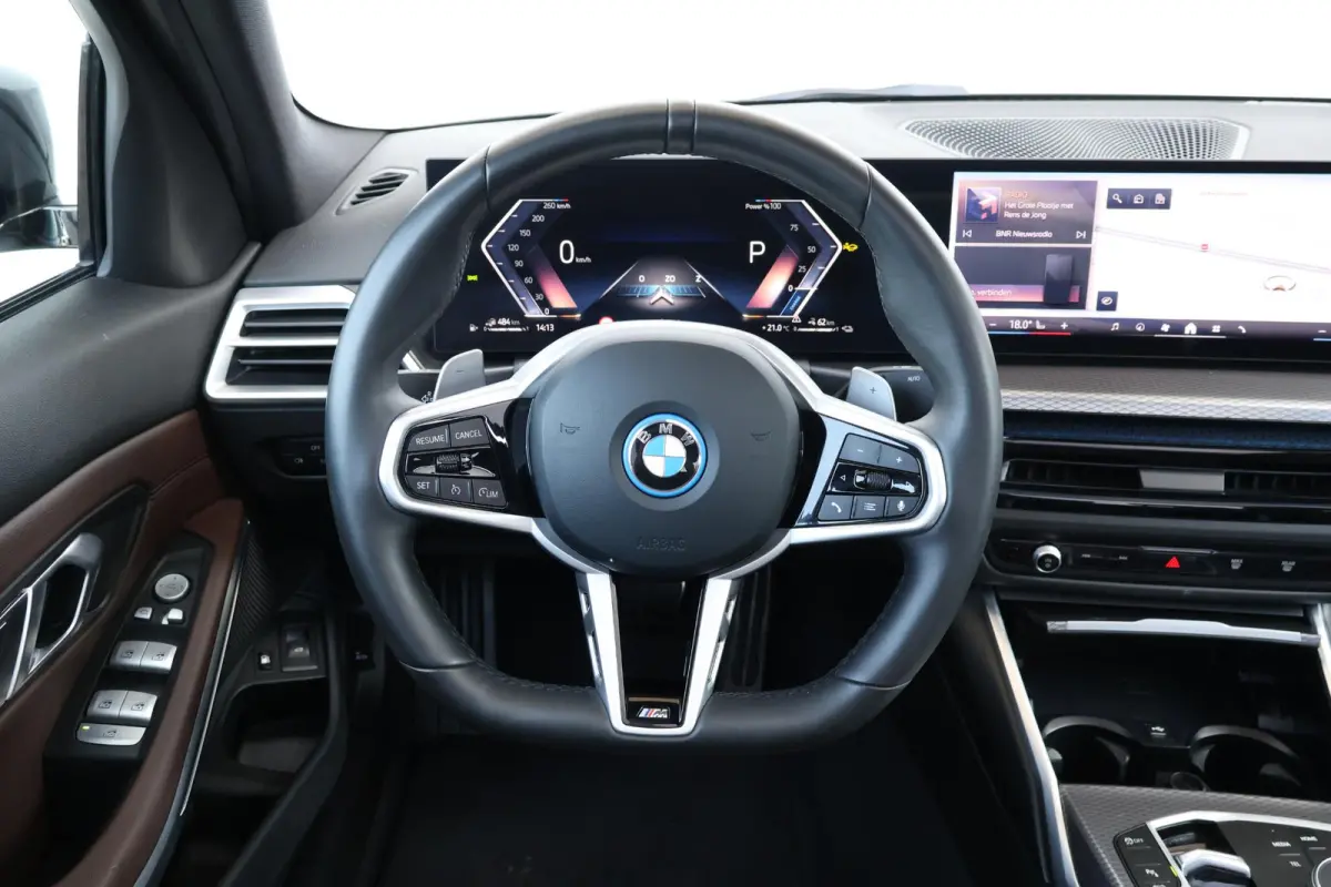 330e | SoH 100% | Sport Pakket Pro | Trekhaak | Verwarmde Voorstoelen | Adaptieve Led | Schuif/Kantel Dak | Achteruitrijcamera | Comforttoegang |