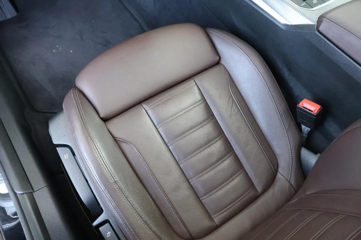 330e | SoH 100% | Sport Pakket Pro | Trekhaak | Verwarmde Voorstoelen | Adaptieve Led | Schuif/Kantel Dak | Achteruitrijcamera | Comforttoegang |