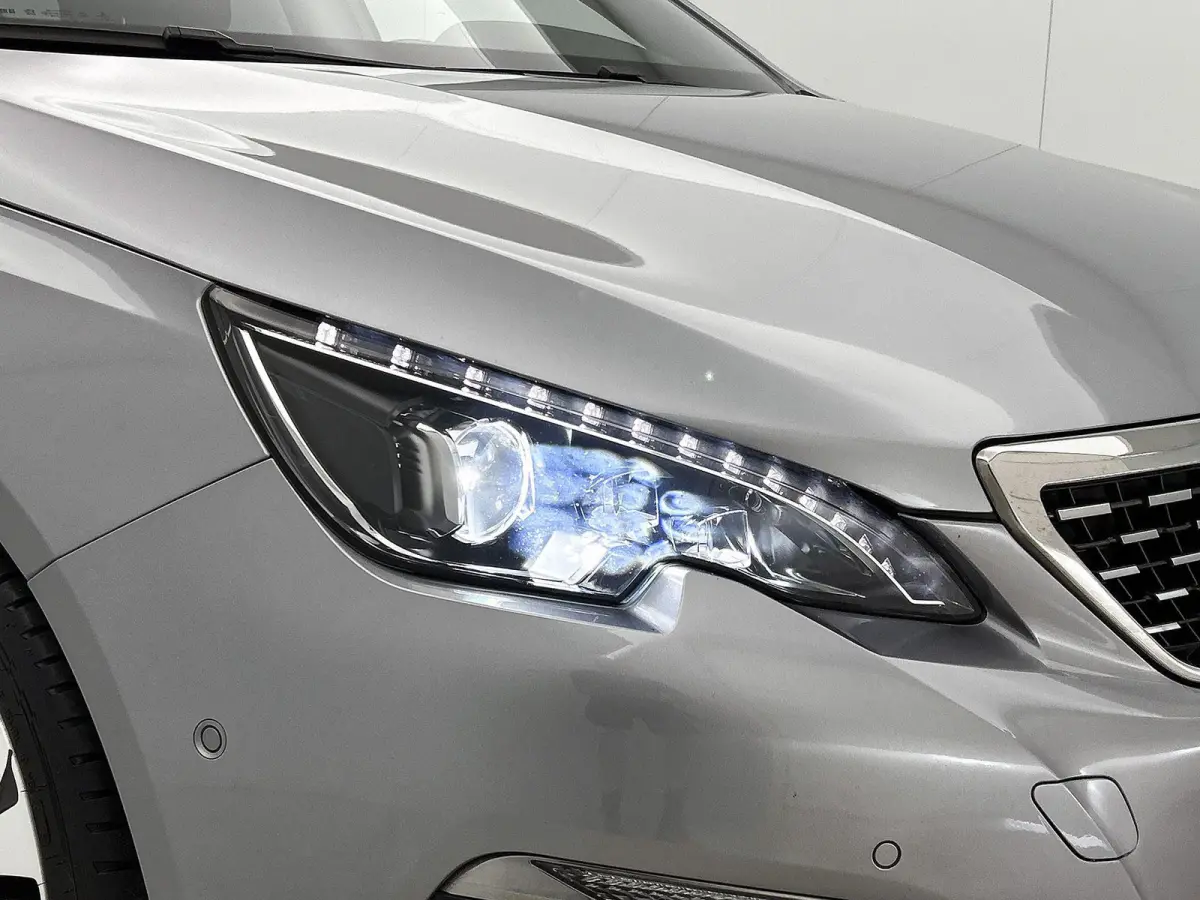 Blue Lease GT 130pk Automaat | Navigatie | Achteruitrijcamera | Full LED koplampen | Adaptieve Cruise Control | Keyless | Sportstoelen Leder/Alcantara verwarmd+massage | Climate Control | Pa