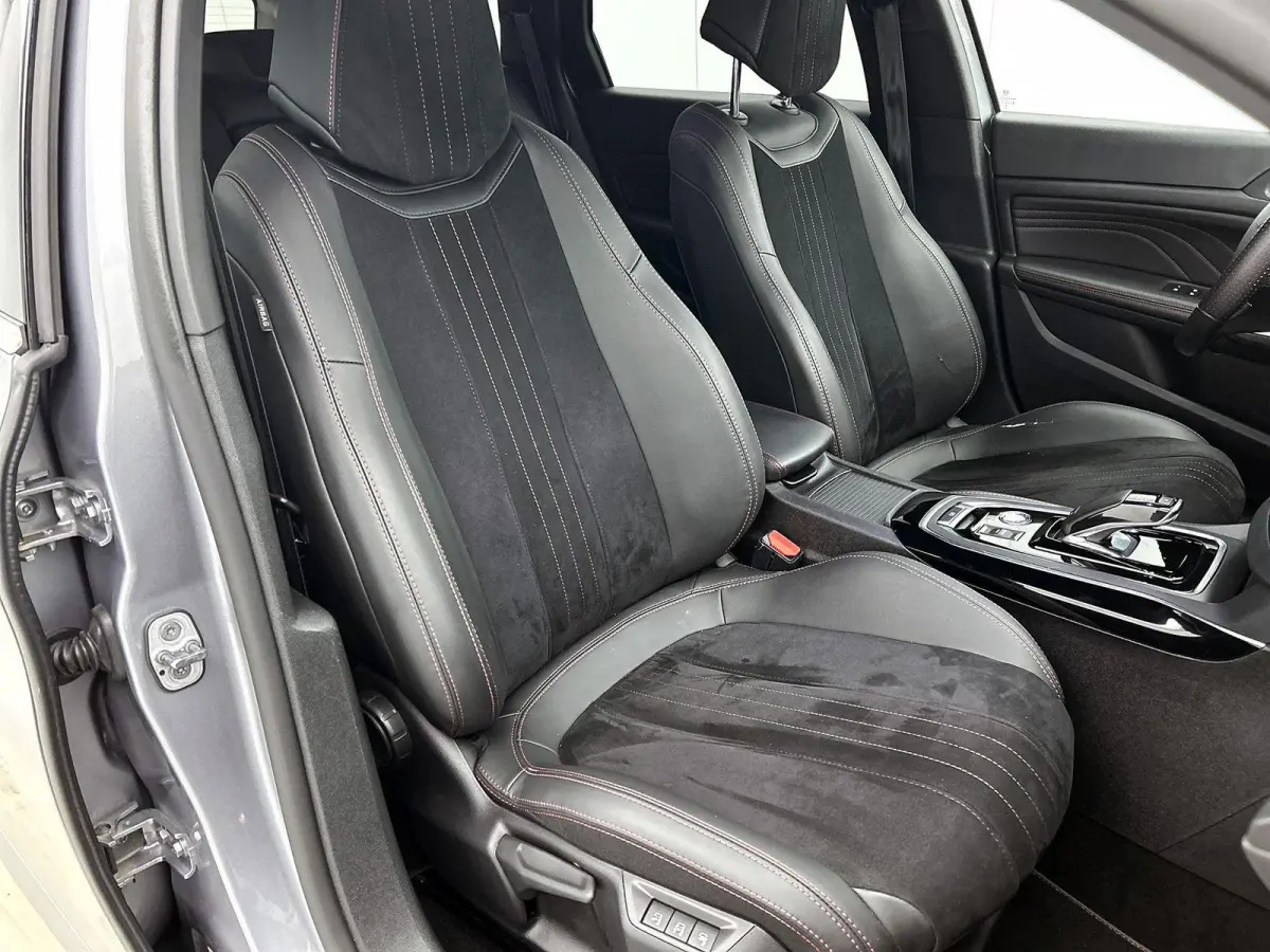 Blue Lease GT 130pk Automaat | Navigatie | Achteruitrijcamera | Full LED koplampen | Adaptieve Cruise Control | Keyless | Sportstoelen Leder/Alcantara verwarmd+massage | Climate Control | Pa