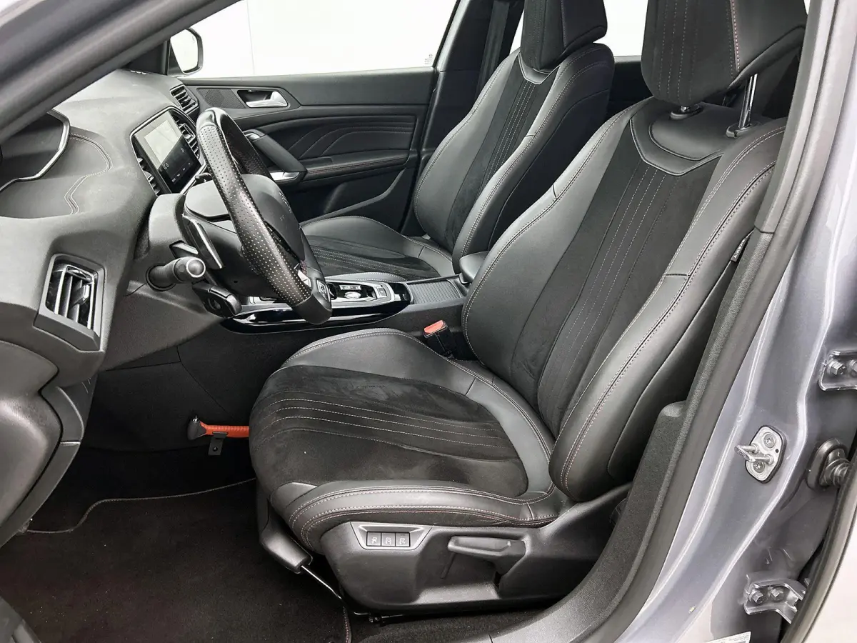 Blue Lease GT 130pk Automaat | Navigatie | Achteruitrijcamera | Full LED koplampen | Adaptieve Cruise Control | Keyless | Sportstoelen Leder/Alcantara verwarmd+massage | Climate Control | Pa