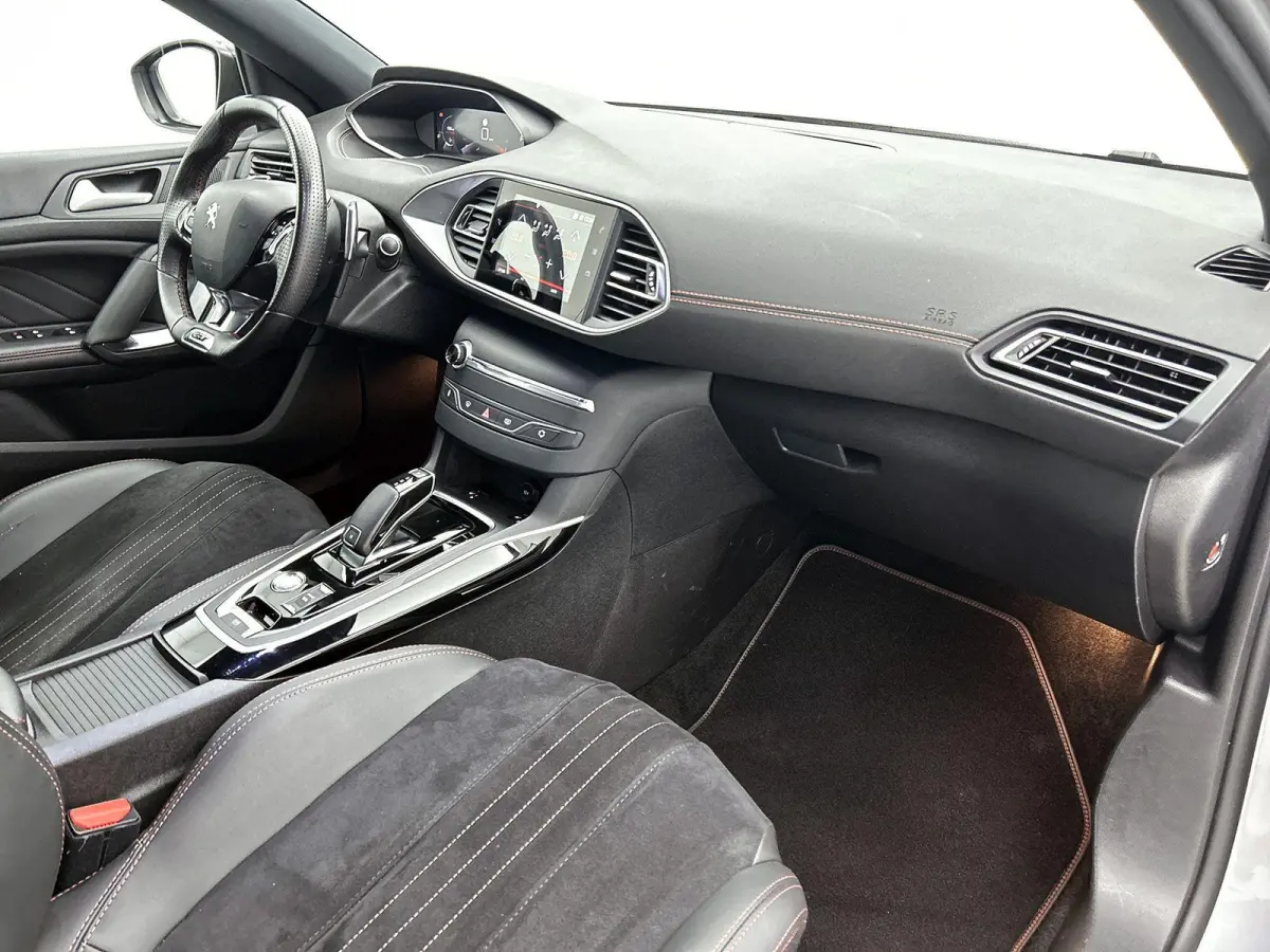 Blue Lease GT 130pk Automaat | Navigatie | Achteruitrijcamera | Full LED koplampen | Adaptieve Cruise Control | Keyless | Sportstoelen Leder/Alcantara verwarmd+massage | Climate Control | Pa
