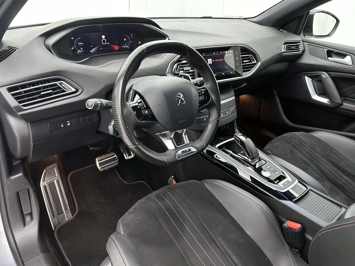 Blue Lease GT 130pk Automaat | Navigatie | Achteruitrijcamera | Full LED koplampen | Adaptieve Cruise Control | Keyless | Sportstoelen Leder/Alcantara verwarmd+massage | Climate Control | Pa