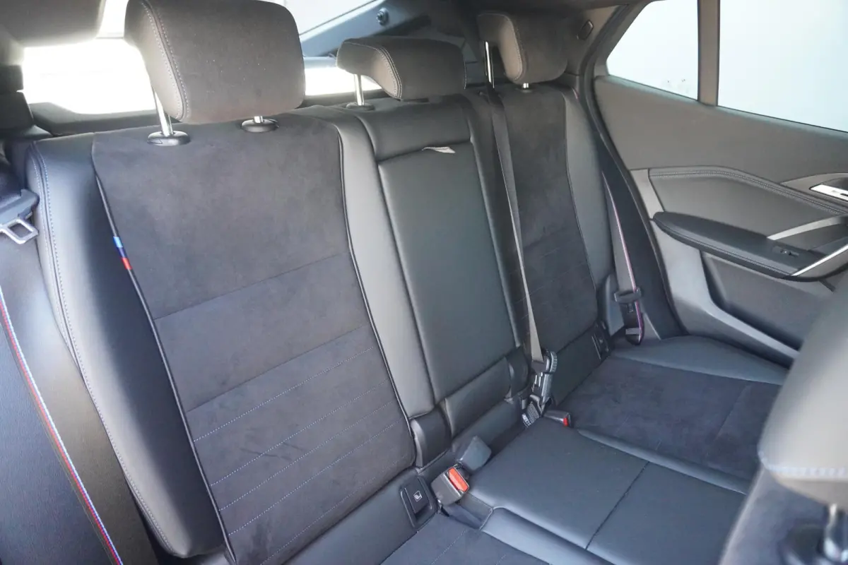 sDrive20i M Sport Pro | Individual Frozen Pure Grey | Harman Kardon | 19 Inch | Stoelverwarming | Camera | Comfort Access | Parkeersensoren voor en achter