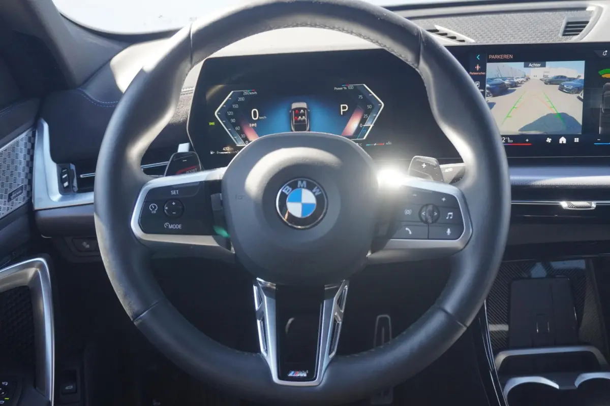 sDrive20i M Sport Pro | Individual Frozen Pure Grey | Harman Kardon | 19 Inch | Stoelverwarming | Camera | Comfort Access | Parkeersensoren voor en achter
