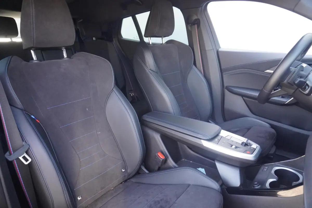 sDrive20i M Sport Pro | Individual Frozen Pure Grey | Harman Kardon | 19 Inch | Stoelverwarming | Camera | Comfort Access | Parkeersensoren voor en achter