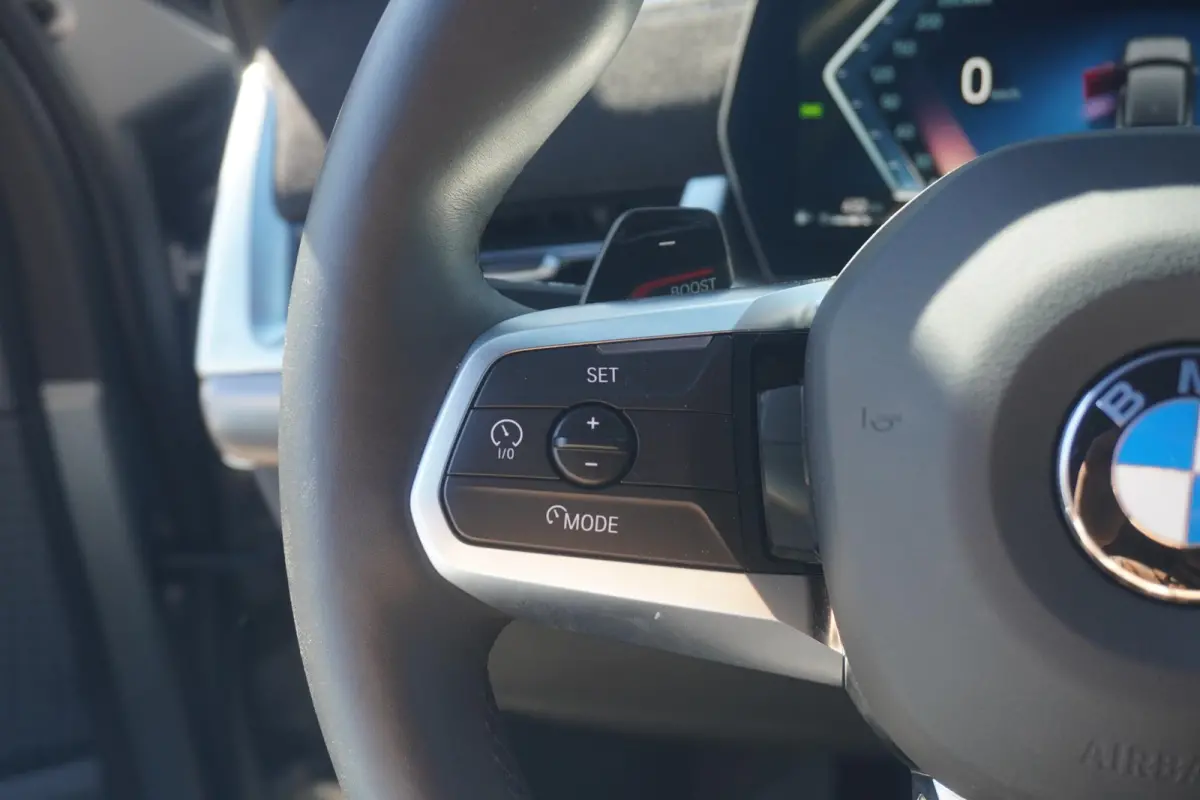 sDrive20i M Sport Pro | Individual Frozen Pure Grey | Harman Kardon | 19 Inch | Stoelverwarming | Camera | Comfort Access | Parkeersensoren voor en achter