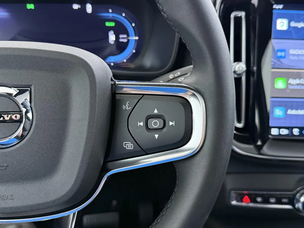 Recharge Core 70 kWh VAN:32.900,- VOOR:29.770,- UW HERFSTVOORDEEL:3.130,- SOH 95% | STOEL & STUUR VERWARMING | ACHTERUITRIJCAMERA | 12 MND BOVAG GARANTIE| PANO| VOLVO DEALER ONDERHOUDEN|