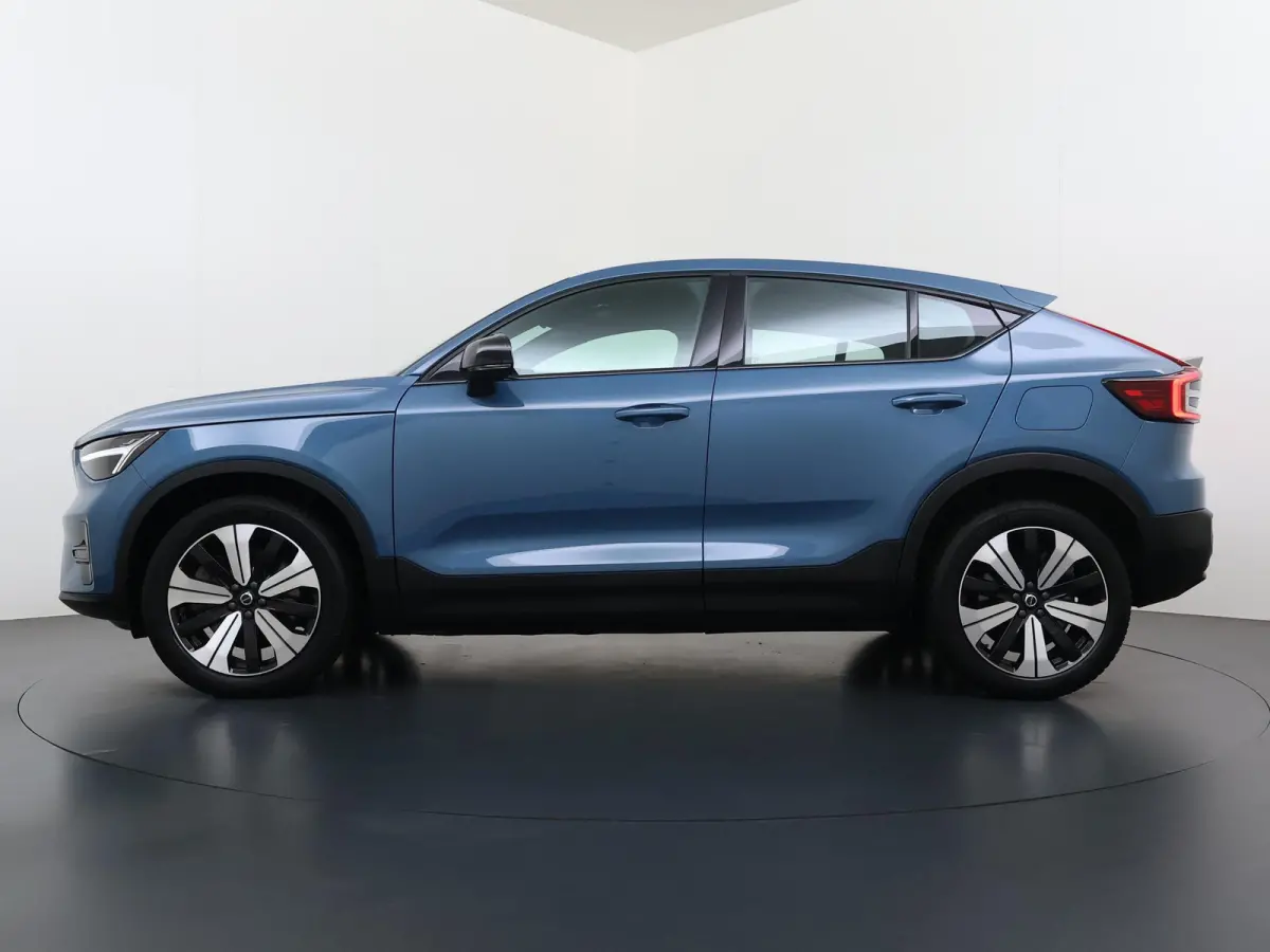 Recharge Core 70 kWh VAN:32.900,- VOOR:29.770,- UW HERFSTVOORDEEL:3.130,- SOH 95% | STOEL & STUUR VERWARMING | ACHTERUITRIJCAMERA | 12 MND BOVAG GARANTIE| PANO| VOLVO DEALER ONDERHOUDEN|