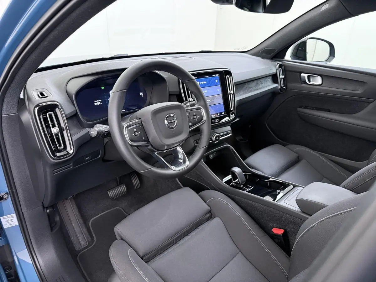 Recharge Core 70 kWh VAN:32.900,- VOOR:29.770,- UW HERFSTVOORDEEL:3.130,- SOH 95% | STOEL & STUUR VERWARMING | ACHTERUITRIJCAMERA | 12 MND BOVAG GARANTIE| PANO| VOLVO DEALER ONDERHOUDEN|