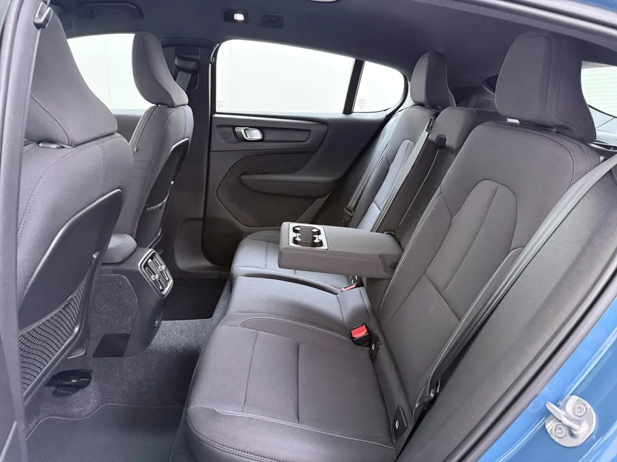 Recharge Core 70 kWh VAN:32.900,- VOOR:29.770,- UW HERFSTVOORDEEL:3.130,- SOH 95% | STOEL & STUUR VERWARMING | ACHTERUITRIJCAMERA | 12 MND BOVAG GARANTIE| PANO| VOLVO DEALER ONDERHOUDEN|