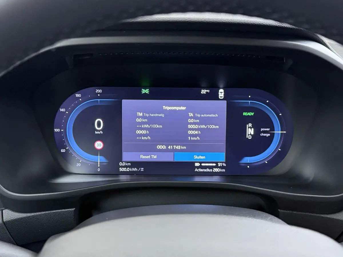 Recharge Core 70 kWh VAN:32.900,- VOOR:29.770,- UW HERFSTVOORDEEL:3.130,- SOH 95% | STOEL & STUUR VERWARMING | ACHTERUITRIJCAMERA | 12 MND BOVAG GARANTIE| PANO| VOLVO DEALER ONDERHOUDEN|