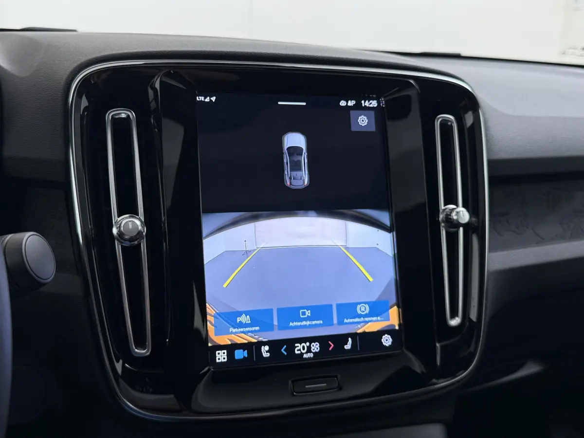 Recharge Core 70 kWh VAN:32.900,- VOOR:29.770,- UW HERFSTVOORDEEL:3.130,- SOH 95% | STOEL & STUUR VERWARMING | ACHTERUITRIJCAMERA | 12 MND BOVAG GARANTIE| PANO| VOLVO DEALER ONDERHOUDEN|