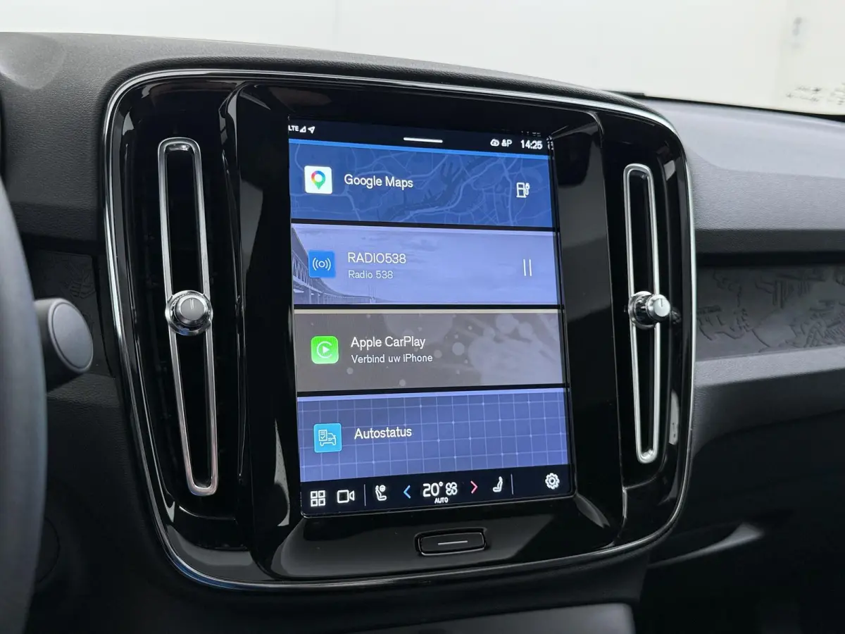 Recharge Core 70 kWh VAN:32.900,- VOOR:29.770,- UW HERFSTVOORDEEL:3.130,- SOH 95% | STOEL & STUUR VERWARMING | ACHTERUITRIJCAMERA | 12 MND BOVAG GARANTIE| PANO| VOLVO DEALER ONDERHOUDEN|