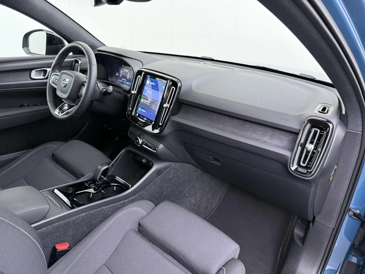 Recharge Core 70 kWh VAN:32.900,- VOOR:29.770,- UW HERFSTVOORDEEL:3.130,- SOH 95% | STOEL & STUUR VERWARMING | ACHTERUITRIJCAMERA | 12 MND BOVAG GARANTIE| PANO| VOLVO DEALER ONDERHOUDEN|