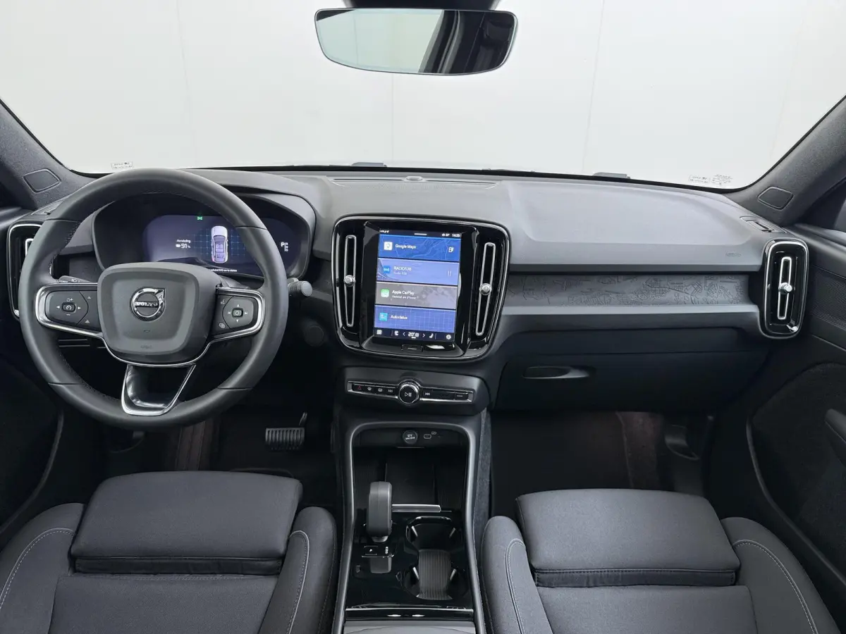 Recharge Core 70 kWh VAN:32.900,- VOOR:29.770,- UW HERFSTVOORDEEL:3.130,- SOH 95% | STOEL & STUUR VERWARMING | ACHTERUITRIJCAMERA | 12 MND BOVAG GARANTIE| PANO| VOLVO DEALER ONDERHOUDEN|