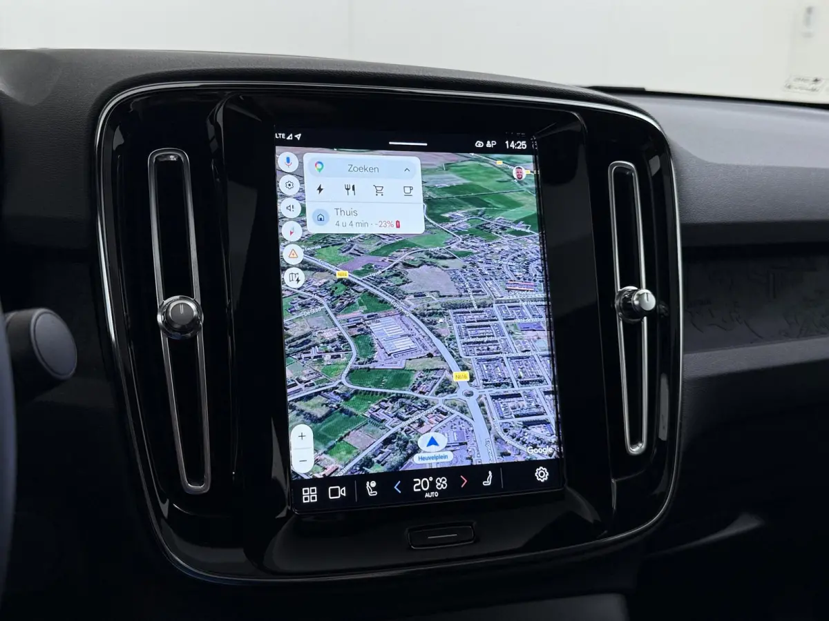 Recharge Core 70 kWh VAN:32.900,- VOOR:29.770,- UW HERFSTVOORDEEL:3.130,- SOH 95% | STOEL & STUUR VERWARMING | ACHTERUITRIJCAMERA | 12 MND BOVAG GARANTIE| PANO| VOLVO DEALER ONDERHOUDEN|