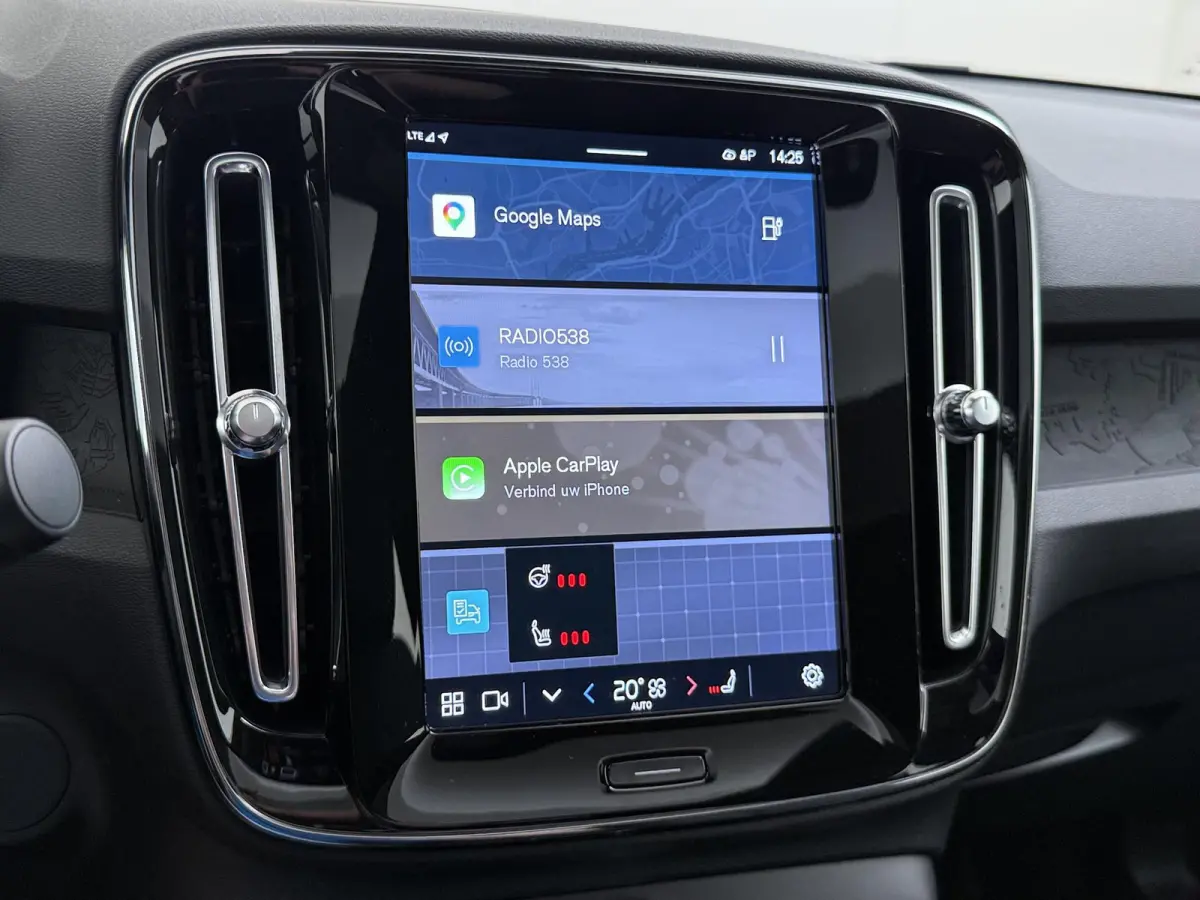 Recharge Core 70 kWh VAN:32.900,- VOOR:29.770,- UW HERFSTVOORDEEL:3.130,- SOH 95% | STOEL & STUUR VERWARMING | ACHTERUITRIJCAMERA | 12 MND BOVAG GARANTIE| PANO| VOLVO DEALER ONDERHOUDEN|