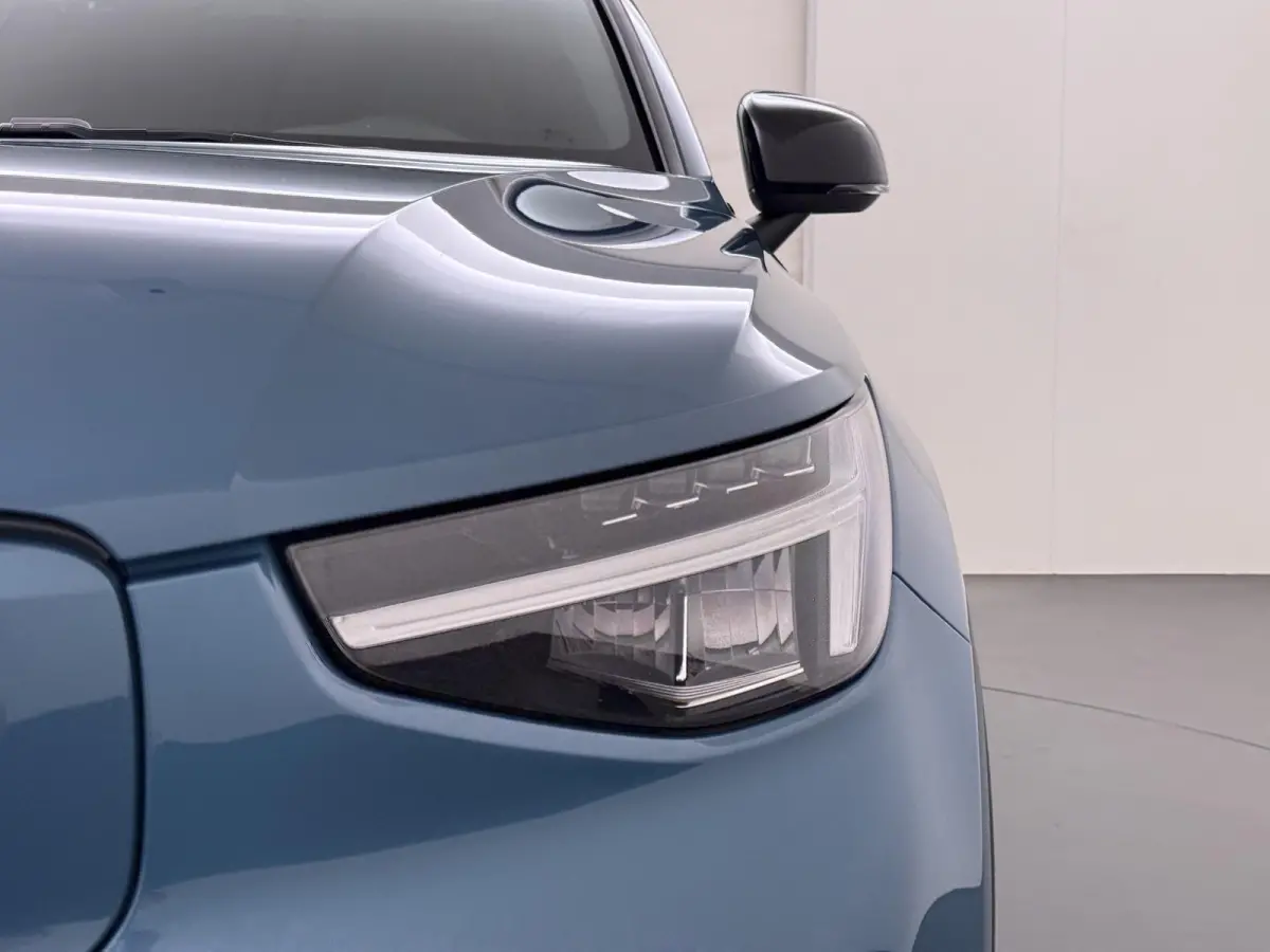 Recharge Core 70 kWh VAN:32.900,- VOOR:29.770,- UW HERFSTVOORDEEL:3.130,- SOH 95% | STOEL & STUUR VERWARMING | ACHTERUITRIJCAMERA | 12 MND BOVAG GARANTIE| PANO| VOLVO DEALER ONDERHOUDEN|