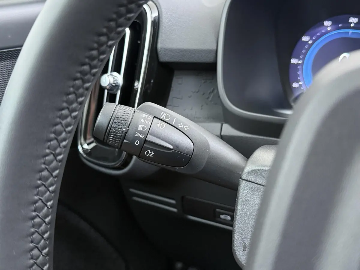 Recharge Core 70 kWh VAN:32.900,- VOOR:29.770,- UW HERFSTVOORDEEL:3.130,- SOH 95% | STOEL & STUUR VERWARMING | ACHTERUITRIJCAMERA | 12 MND BOVAG GARANTIE| PANO| VOLVO DEALER ONDERHOUDEN|