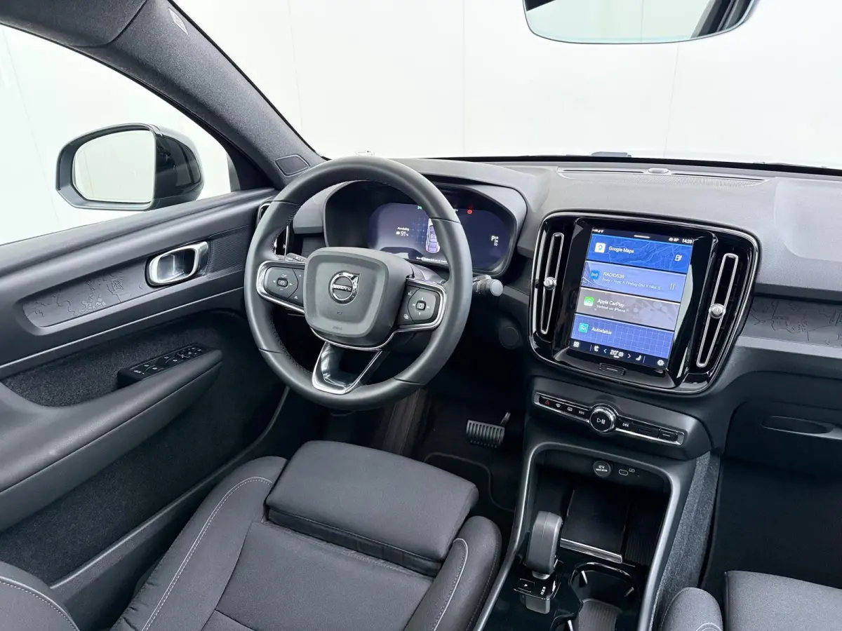 Recharge Core 70 kWh VAN:32.900,- VOOR:29.770,- UW HERFSTVOORDEEL:3.130,- SOH 95% | STOEL & STUUR VERWARMING | ACHTERUITRIJCAMERA | 12 MND BOVAG GARANTIE| PANO| VOLVO DEALER ONDERHOUDEN|