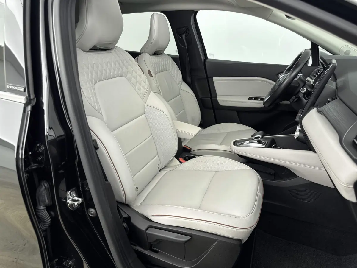 1.6 E-Tech Plug-in Hybrid 160 Initiale Paris | PANO | ACC | 360 Camera | BOSE | Stoelverwarming | Lane Asisst | elektr. stoelverstelling | Apple Carplay/Android Auto | lichtmetalen velgen 18